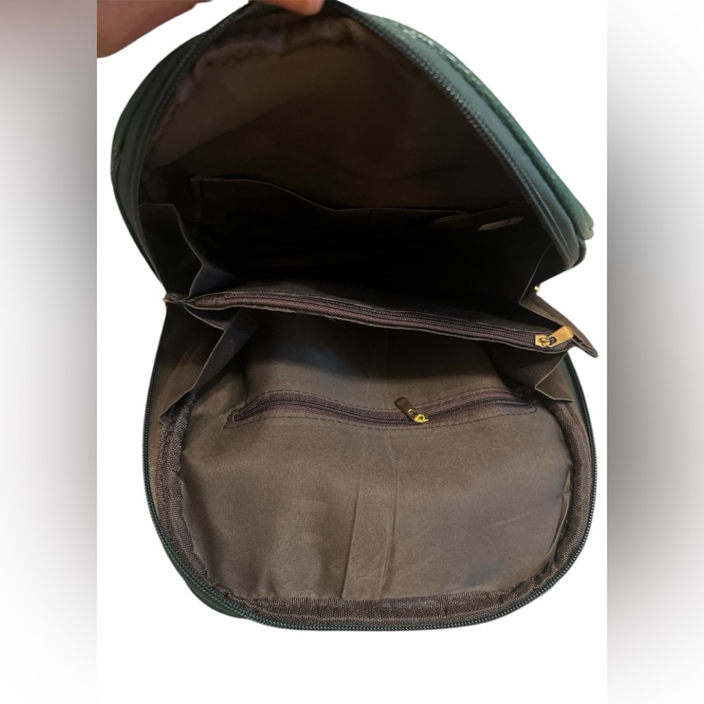 GREEN BACKPACK. NWOT - Picture 3 of 4